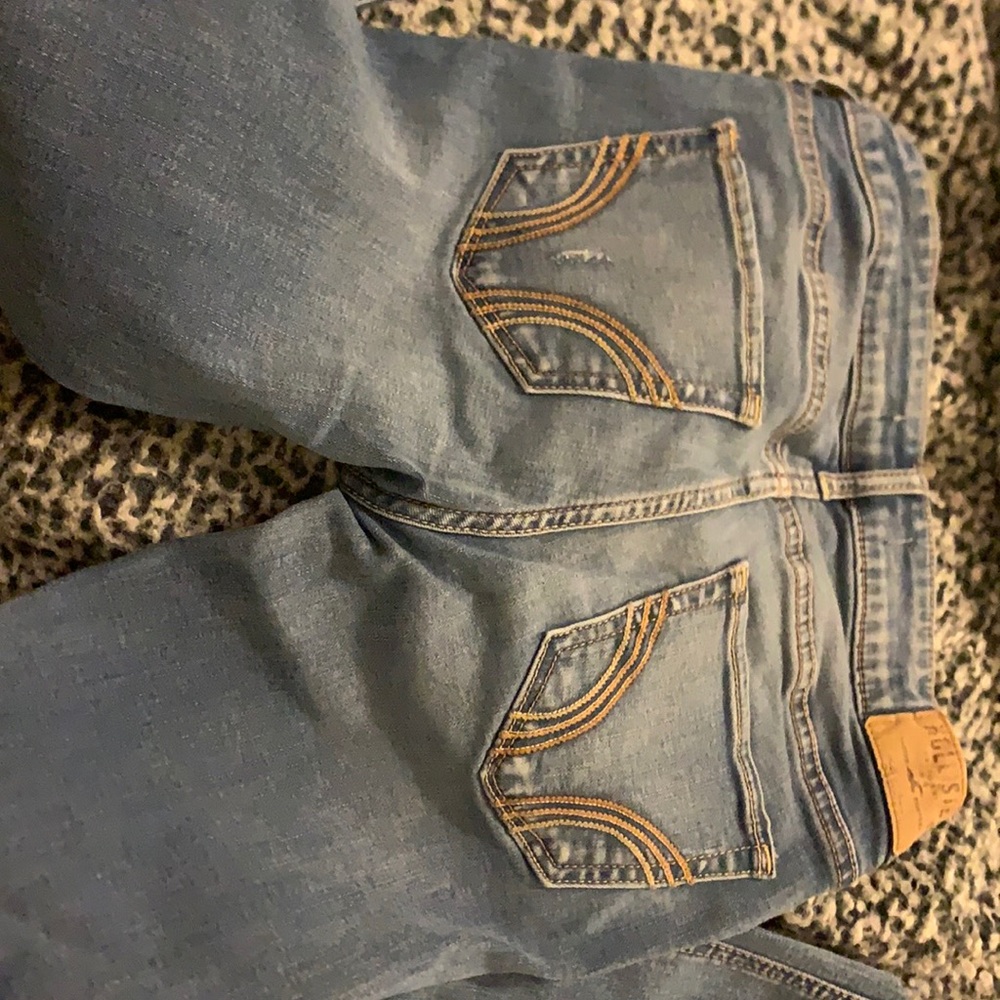 hollister jeans. w 26 L 29. size 3S